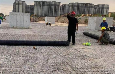 宜黄土工格栅铺设前地基要怎么处理?